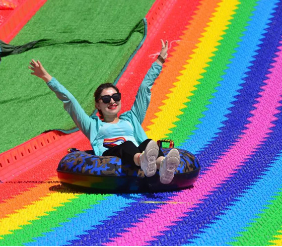 Mobile rainbow slide